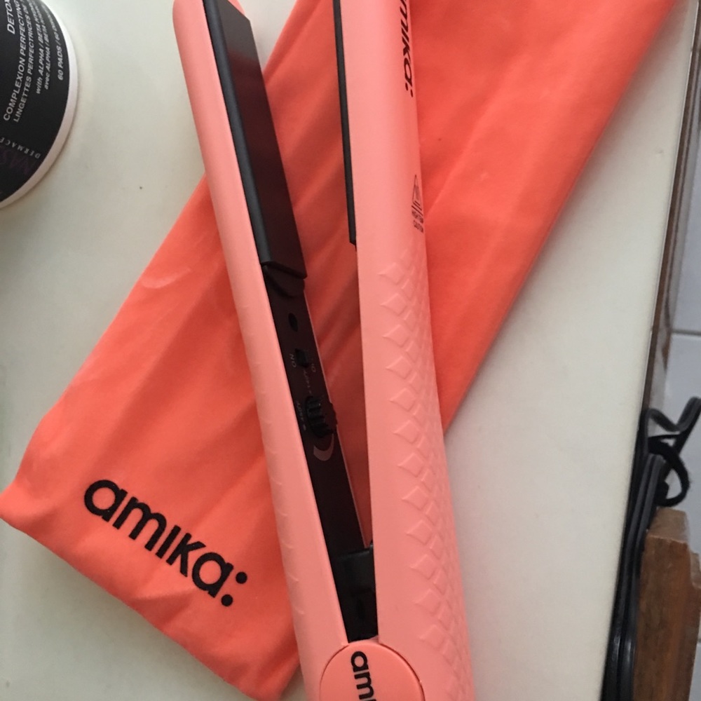 Amika flat iron NEW